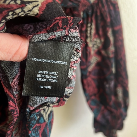 Shyanne • Black floral paisley cowgirl flowy cropped blouse - Picture 8 of 10